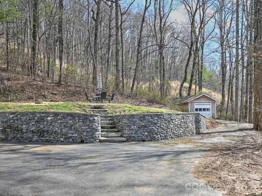 15 Forest Run Drive, Asheville, NC 28803.  MLS# CAR4355878, YatesRealty ID 16479. 