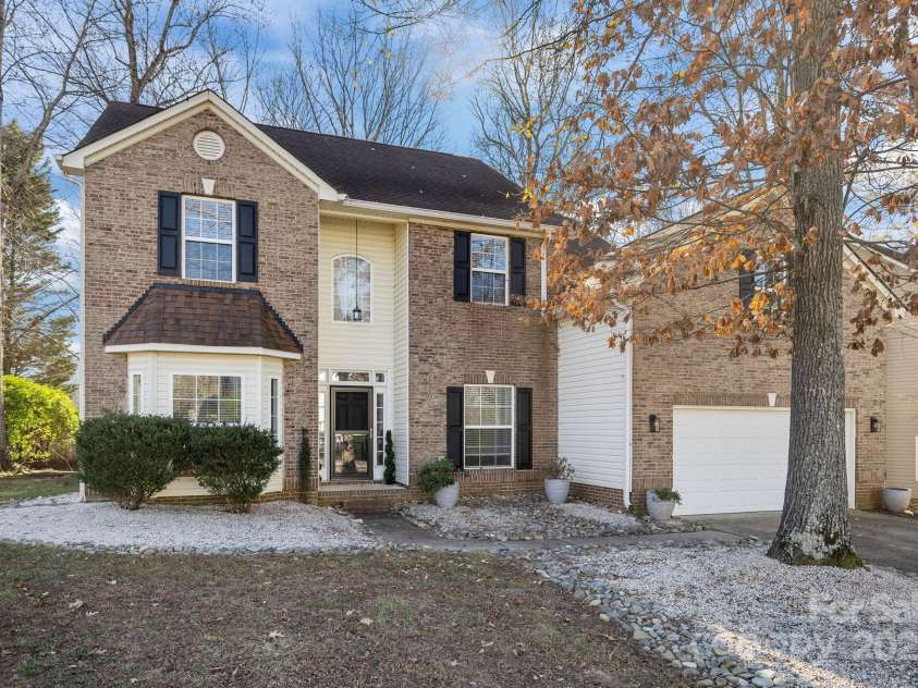 2426 Tory Oak Place, Matthews, NC 28105.  MLS# CAR4329901, YatesRealty ID 1648. 