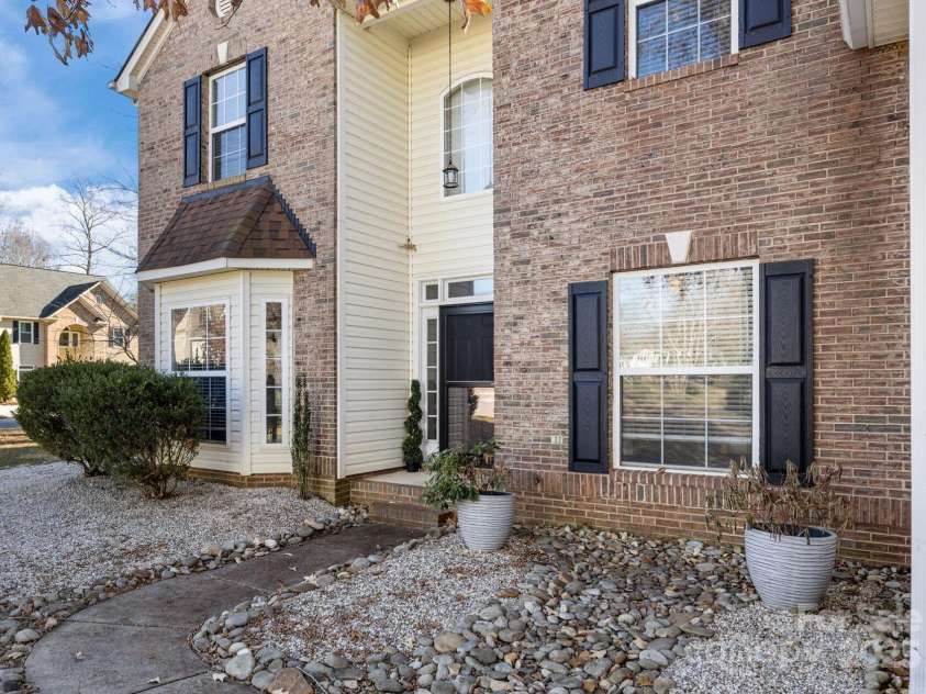 2426 Tory Oak Place, Matthews, NC 28105.  MLS# CAR4329901, YatesRealty ID 1648. 