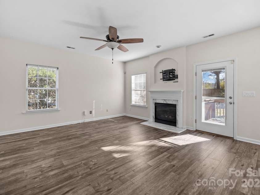 2426 Tory Oak Place, Matthews, NC 28105.  MLS# CAR4329901, YatesRealty ID 1648. 