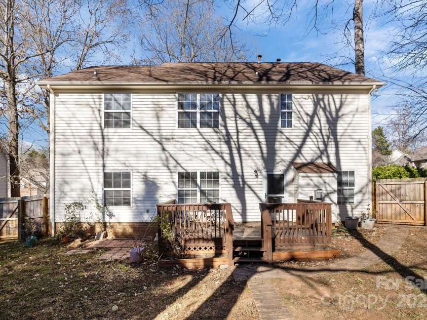 2426 Tory Oak Place, Matthews, NC 28105.  MLS# CAR4329901, YatesRealty ID 1648. 
