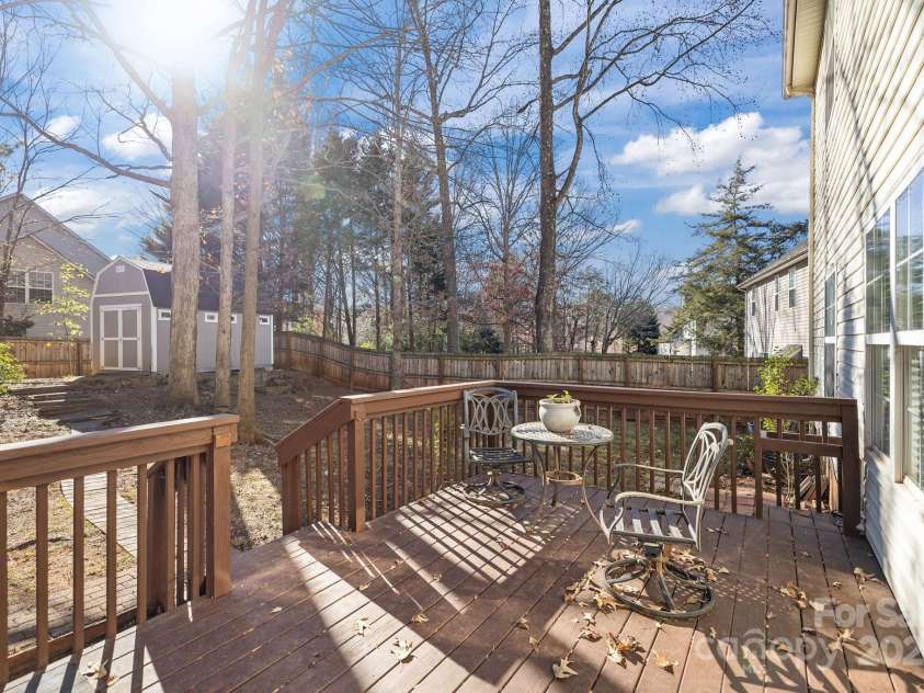 2426 Tory Oak Place, Matthews, NC 28105.  MLS# CAR4329901, YatesRealty ID 1648. Backyard Deck