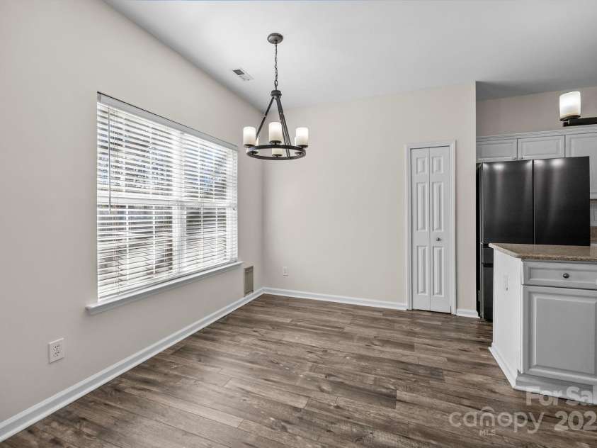 2426 Tory Oak Place, Matthews, NC 28105.  MLS# CAR4329901, YatesRealty ID 1648. Breakfast Nook