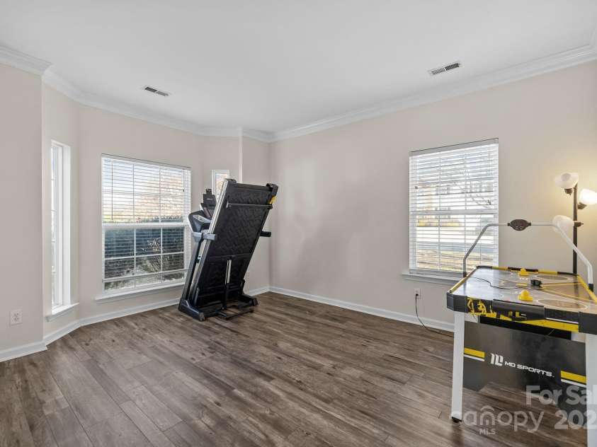 2426 Tory Oak Place, Matthews, NC 28105.  MLS# CAR4329901, YatesRealty ID 1648. Flex/Office