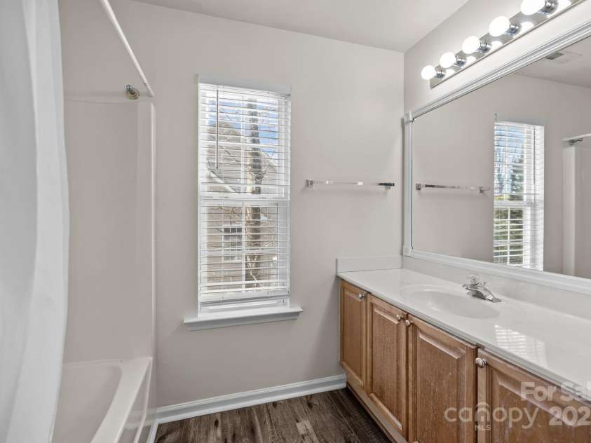 2426 Tory Oak Place, Matthews, NC 28105.  MLS# CAR4329901, YatesRealty ID 1648. Full Bath Upstairs