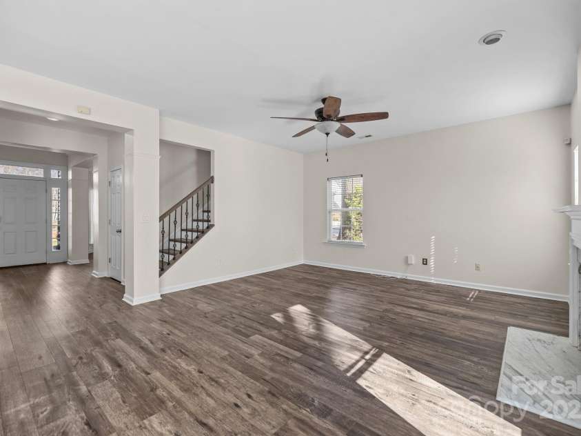 2426 Tory Oak Place, Matthews, NC 28105.  MLS# CAR4329901, YatesRealty ID 1648. Living Room
