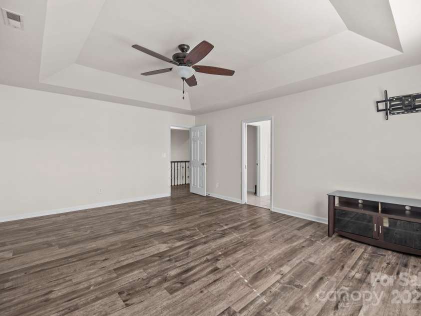 2426 Tory Oak Place, Matthews, NC 28105.  MLS# CAR4329901, YatesRealty ID 1648. Primary Bedroom