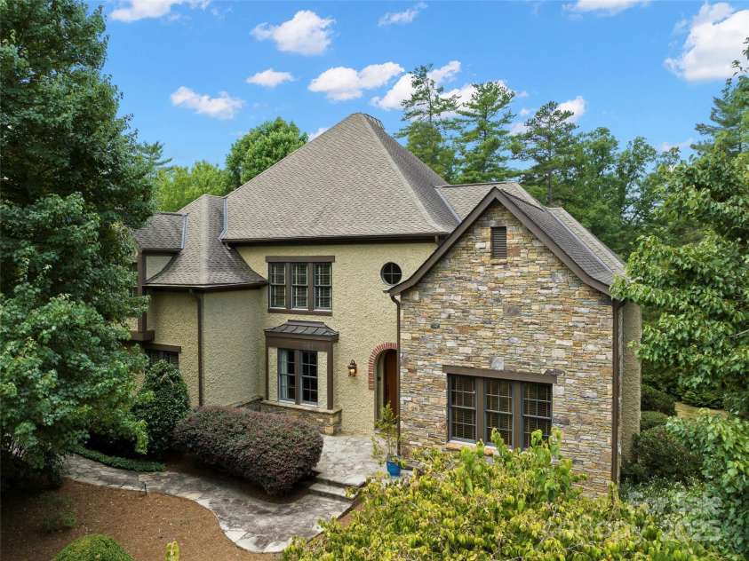 28 Beadle Lane, Asheville, NC 28803.  MLS# CAR4228463, YatesRealty ID 1648. 