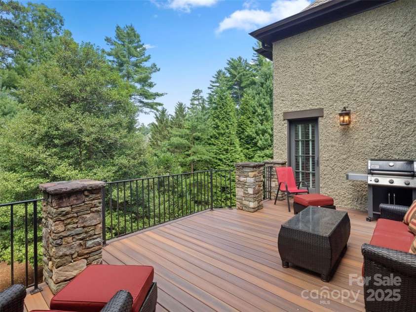 28 Beadle Lane, Asheville, NC 28803.  MLS# CAR4228463, YatesRealty ID 1648. 