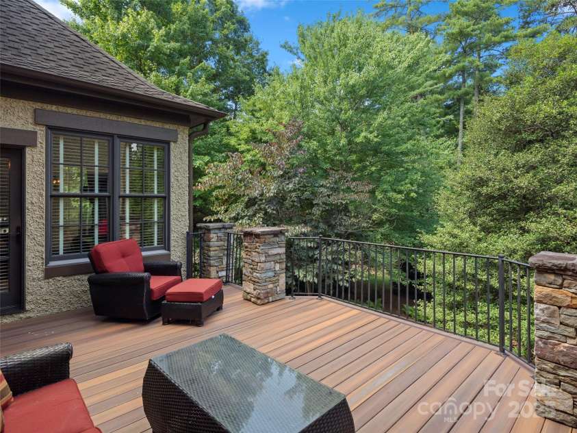28 Beadle Lane, Asheville, NC 28803.  MLS# CAR4228463, YatesRealty ID 1648. 