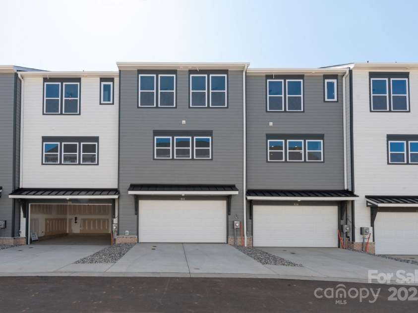 312 Ferebee Place, Charlotte, NC 28213.  MLS# CAR4141701, YatesRealty ID 16481. 2-Car Garage & Driveway