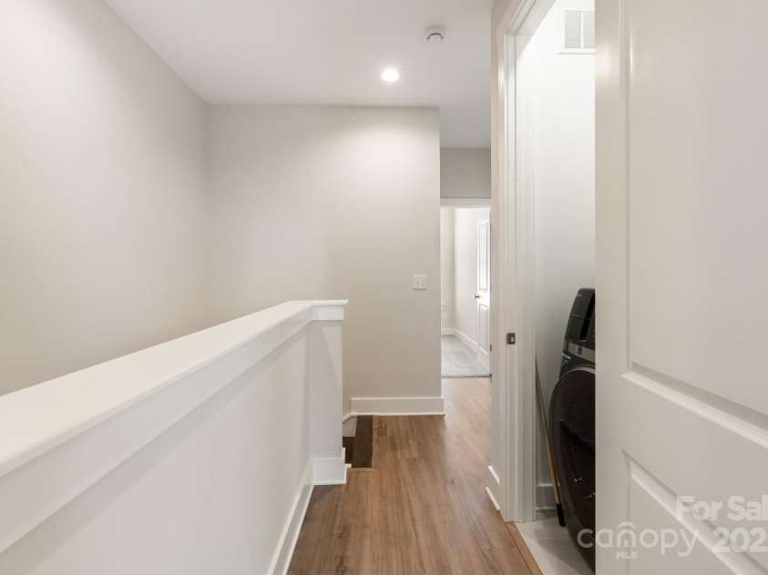 312 Ferebee Place, Charlotte, NC 28213.  MLS# CAR4141701, YatesRealty ID 16481. 3rd floor landing