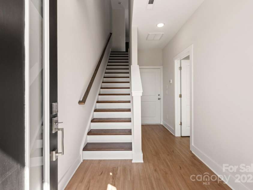 312 Ferebee Place, Charlotte, NC 28213.  MLS# CAR4141701, YatesRealty ID 16481. Foyer
