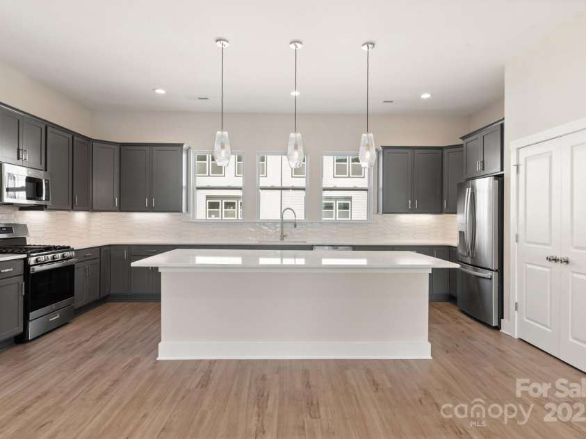 312 Ferebee Place, Charlotte, NC 28213.  MLS# CAR4141701, YatesRealty ID 16481. Kitchen