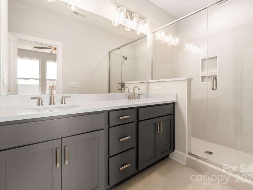 312 Ferebee Place, Charlotte, NC 28213.  MLS# CAR4141701, YatesRealty ID 16481. Premier Bath