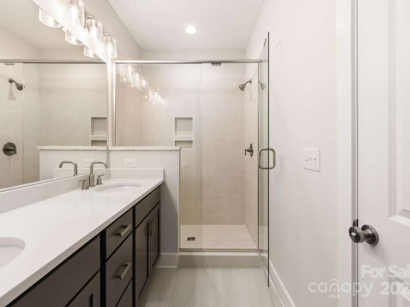 312 Ferebee Place, Charlotte, NC 28213.  MLS# CAR4141701, YatesRealty ID 16481. Premier Bath