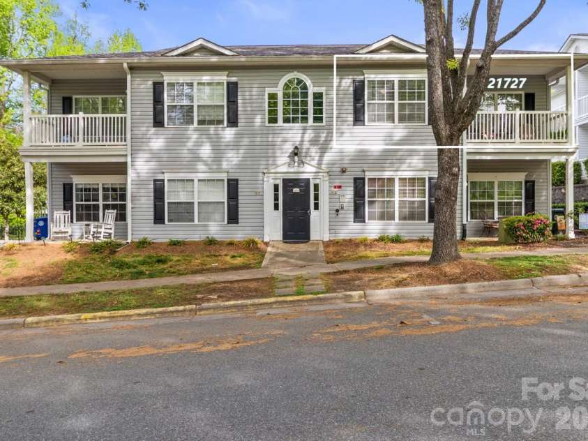 21727 Aftonshire Drive, Cornelius, NC 28031.  MLS# CAR4366799, YatesRealty ID 16482. 