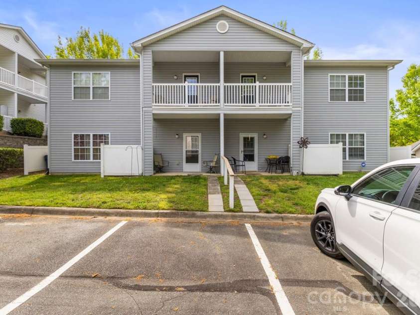 21727 Aftonshire Drive, Cornelius, NC 28031.  MLS# CAR4366799, YatesRealty ID 16482. 