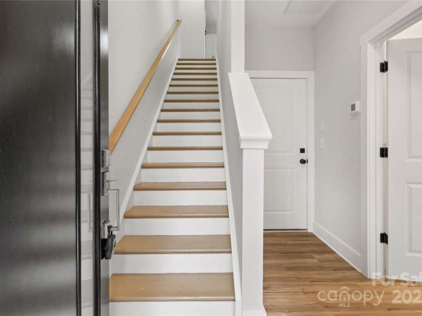 440 Nathaniel Way, Charlotte, NC 28213.  MLS# CAR4183144, YatesRealty ID 16482. Entry