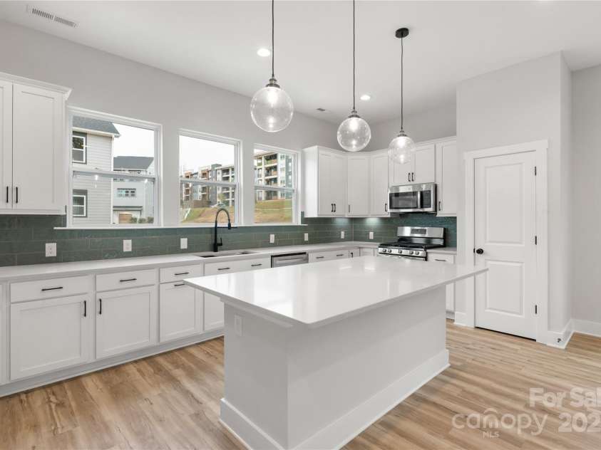 440 Nathaniel Way, Charlotte, NC 28213.  MLS# CAR4183144, YatesRealty ID 16482. Kitchen