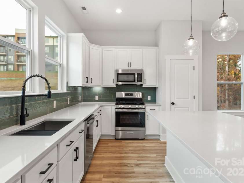 440 Nathaniel Way, Charlotte, NC 28213.  MLS# CAR4183144, YatesRealty ID 16482. Kitchen