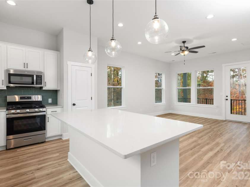440 Nathaniel Way, Charlotte, NC 28213.  MLS# CAR4183144, YatesRealty ID 16482. Kitchen/Dining/Living