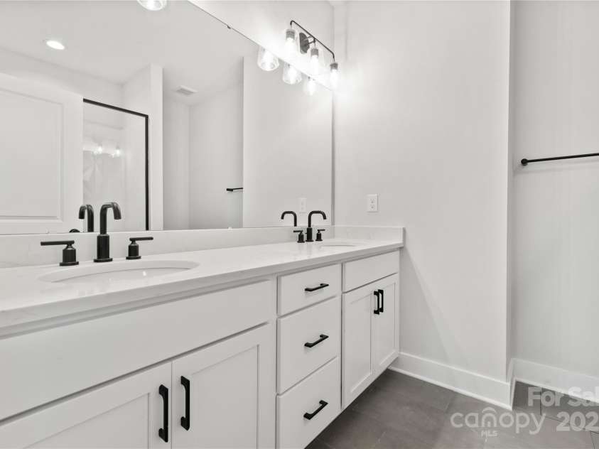 440 Nathaniel Way, Charlotte, NC 28213.  MLS# CAR4183144, YatesRealty ID 16482. Premier Bath