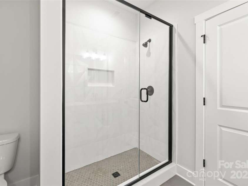 440 Nathaniel Way, Charlotte, NC 28213.  MLS# CAR4183144, YatesRealty ID 16482. Premier Bath