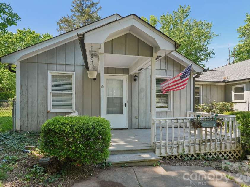 1011 Robin Lane, Rock Hill, SC 29730.  MLS# CAR4362509, YatesRealty ID 16483. 