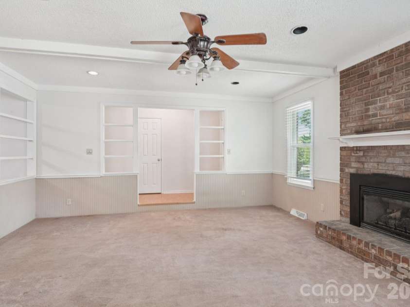 1011 Robin Lane, Rock Hill, SC 29730.  MLS# CAR4362509, YatesRealty ID 16483. 