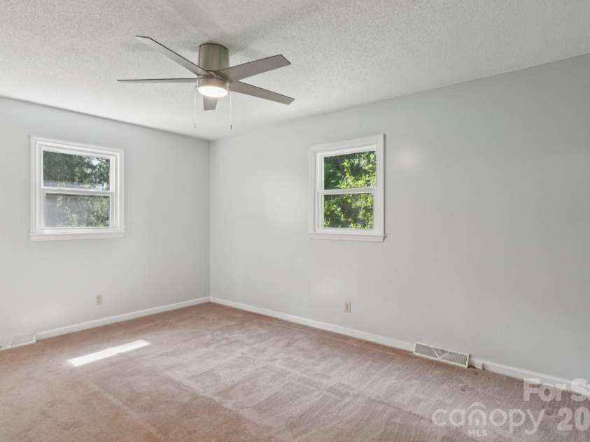 1011 Robin Lane, Rock Hill, SC 29730.  MLS# CAR4362509, YatesRealty ID 16483. 