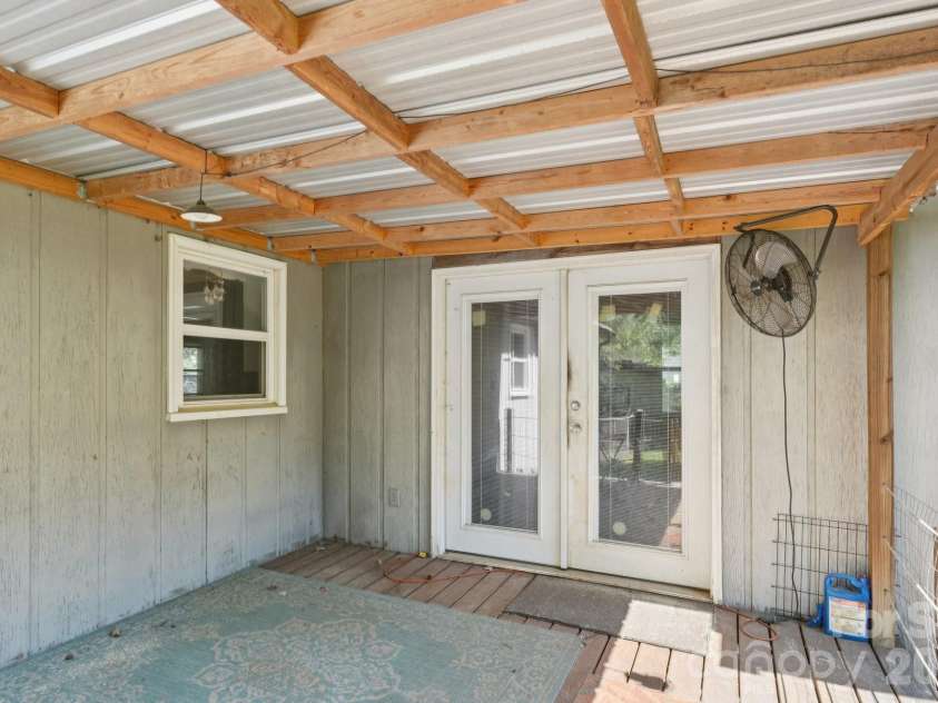 1011 Robin Lane, Rock Hill, SC 29730.  MLS# CAR4362509, YatesRealty ID 16483. 