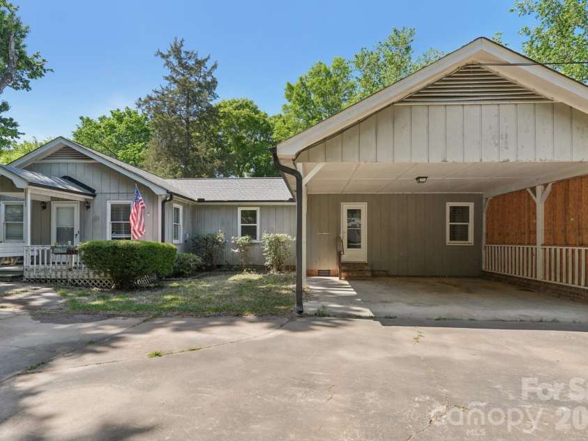 1011 Robin Lane, Rock Hill, SC 29730.  MLS# CAR4362509, YatesRealty ID 16483. 