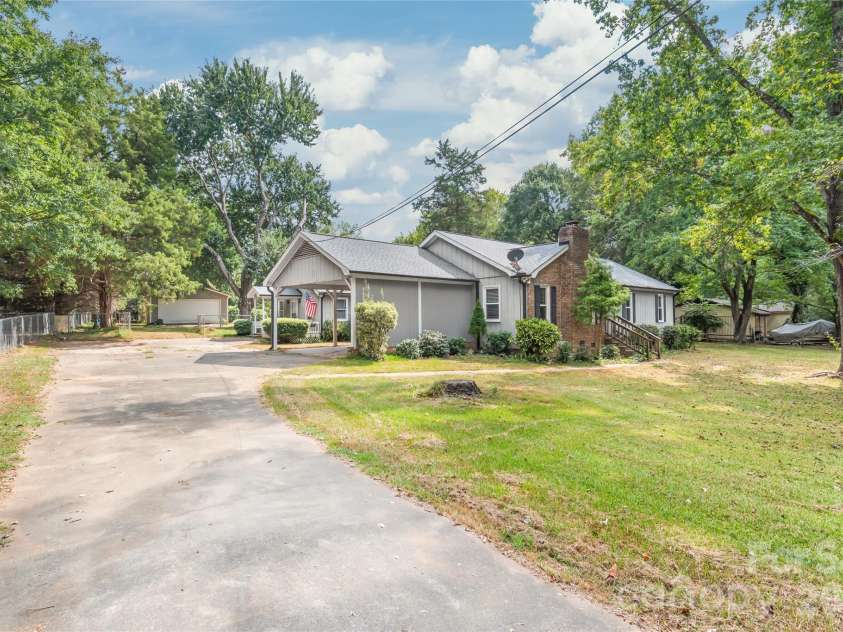 1011 Robin Lane, Rock Hill, SC 29730.  MLS# CAR4426360, YatesRealty ID 16483. 