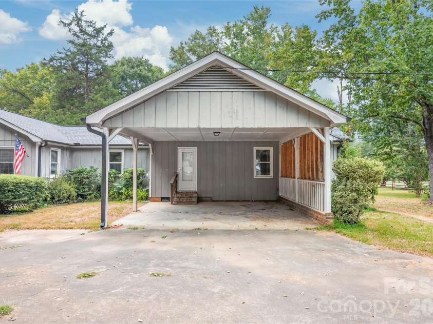 1011 Robin Lane, Rock Hill, SC 29730.  MLS# CAR4426360, YatesRealty ID 16483. 