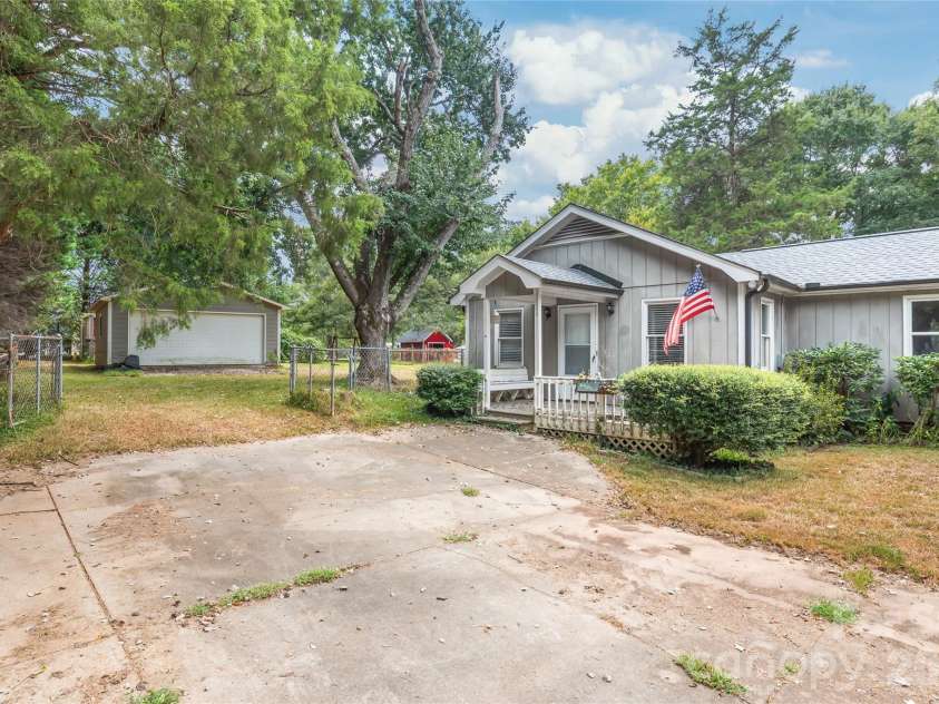 1011 Robin Lane, Rock Hill, SC 29730.  MLS# CAR4426360, YatesRealty ID 16483. 