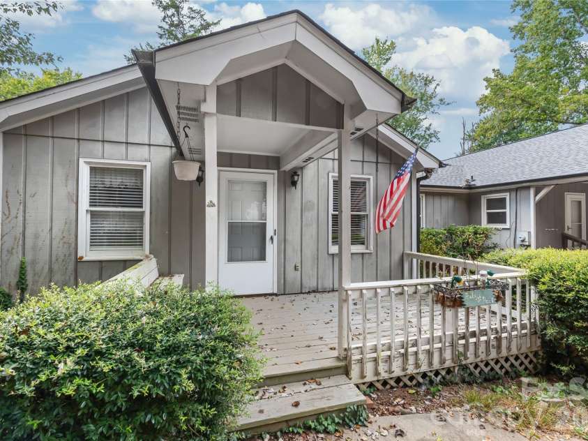 1011 Robin Lane, Rock Hill, SC 29730.  MLS# CAR4426360, YatesRealty ID 16483. 