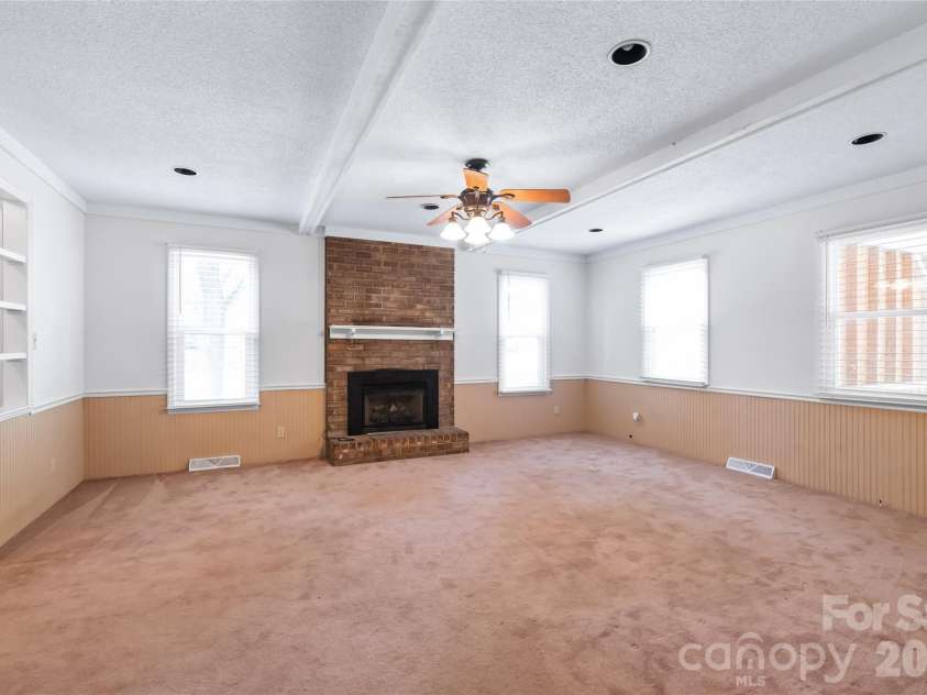 1011 Robin Lane, Rock Hill, SC 29730.  MLS# CAR4426360, YatesRealty ID 16483. 