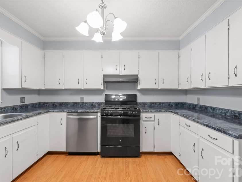 1011 Robin Lane, Rock Hill, SC 29730.  MLS# CAR4426360, YatesRealty ID 16483. 
