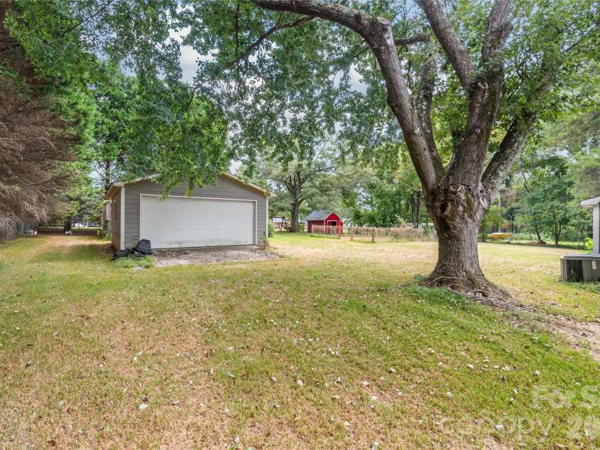 1011 Robin Lane, Rock Hill, SC 29730.  MLS# CAR4426360, YatesRealty ID 16483. 