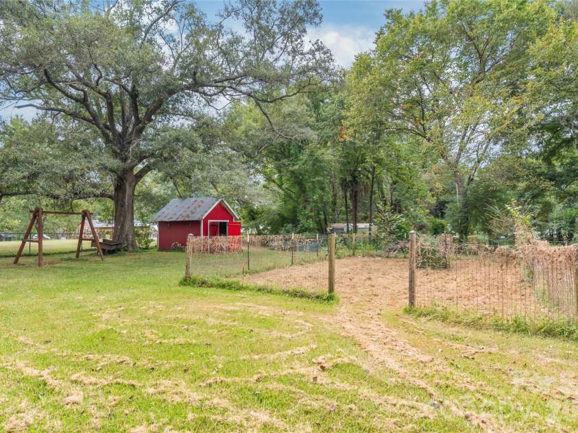 1011 Robin Lane, Rock Hill, SC 29730.  MLS# CAR4426360, YatesRealty ID 16483. 