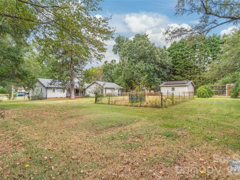1011 Robin Lane, Rock Hill, SC 29730.  MLS# CAR4426360, YatesRealty ID 16483. 