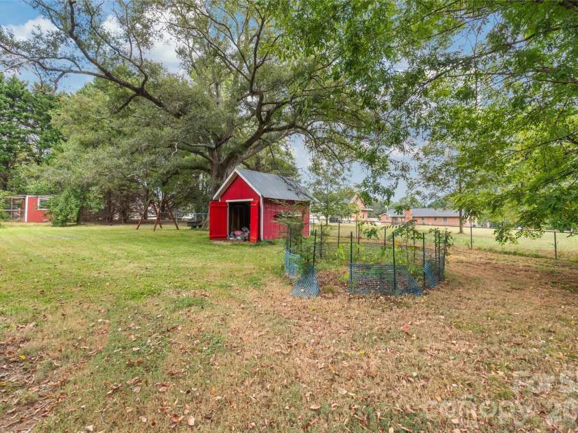 1011 Robin Lane, Rock Hill, SC 29730.  MLS# CAR4426360, YatesRealty ID 16483. 