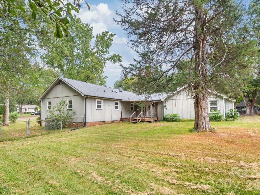 1011 Robin Lane, Rock Hill, SC 29730.  MLS# CAR4426360, YatesRealty ID 16483. 