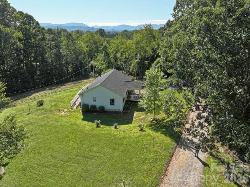 9 Sun Ridge Road, Asheville, NC 28806.  MLS# CAR4294387, YatesRealty ID 16484. 