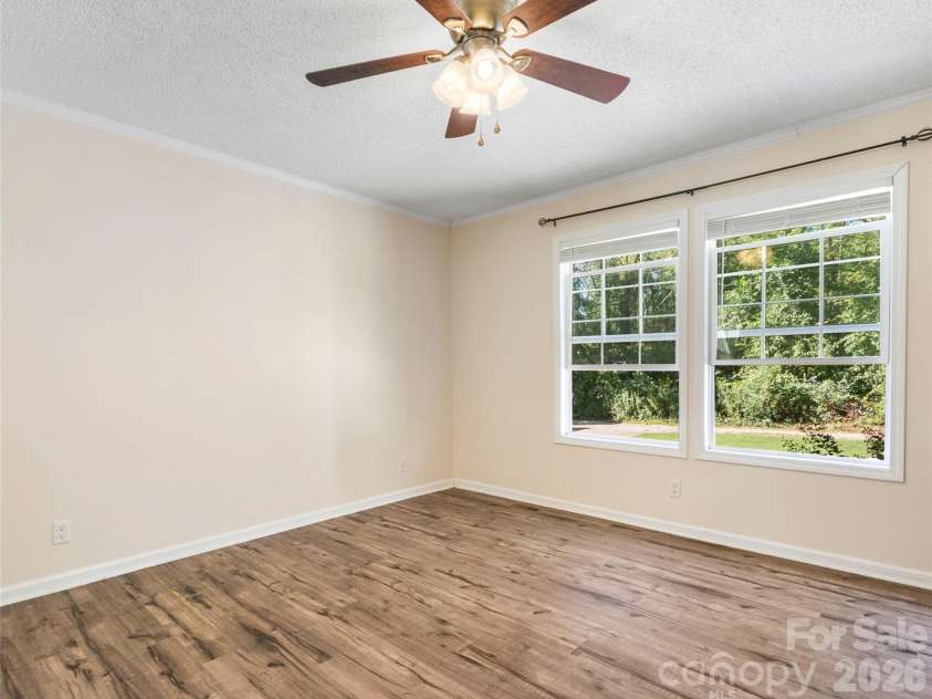 9 Sun Ridge Road, Asheville, NC 28806.  MLS# CAR4294387, YatesRealty ID 16484. Primary Bedroom