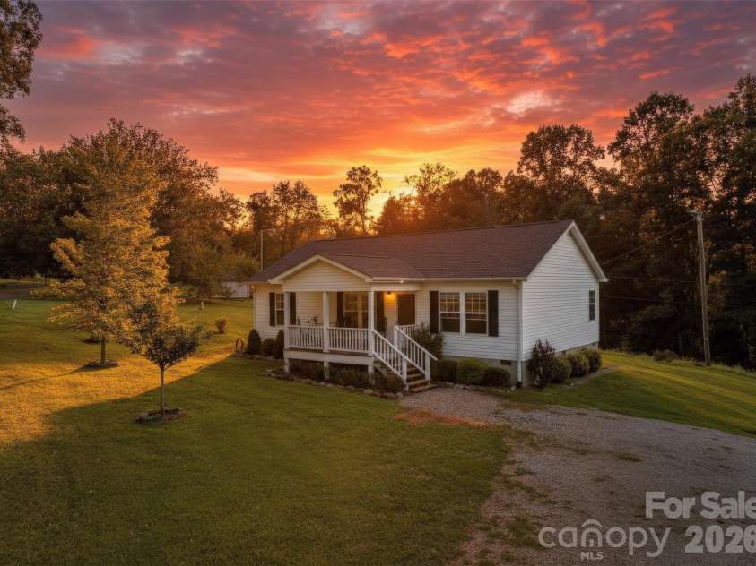9 Sun Ridge Road, Asheville, NC 28806.  MLS# CAR4294387, YatesRealty ID 16484. Twilight 