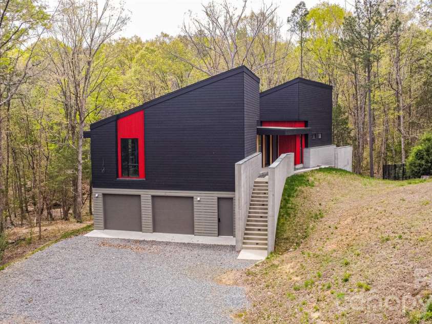 386 Squirrel Lane, Clover, SC 29710.  MLS# CAR4363292, YatesRealty ID 16485. 