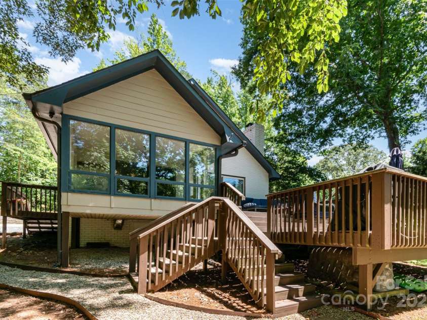 353 Whippoorwill Road, Mooresville, NC 28117.  MLS# CAR4275741, YatesRealty ID 16486. 