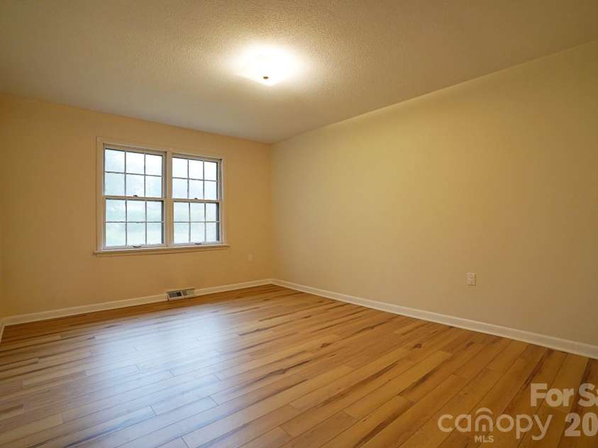 915 Woods Drive, Statesville, NC 28677.  MLS# CAR4366544, YatesRealty ID 16487. 